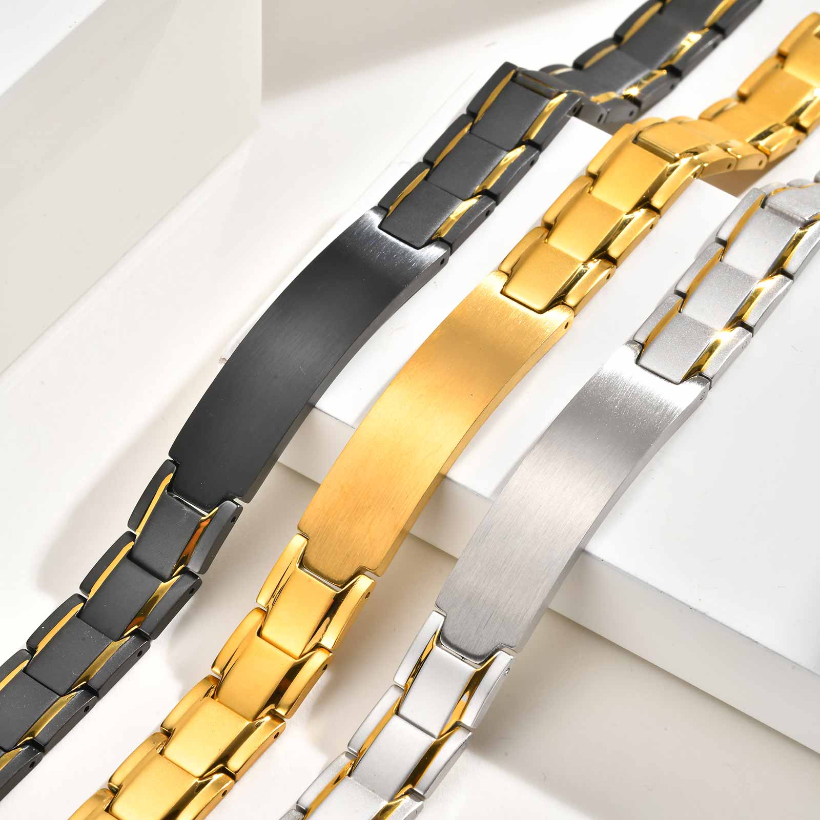 Custom Name Text Engraved Brac - Jewelry Type Watches recensione e prezzo