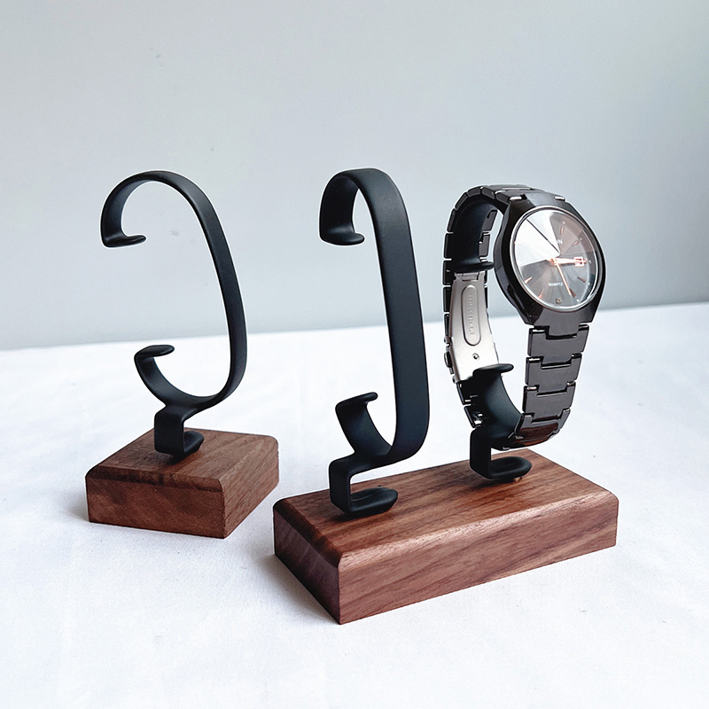 Wooden C-Shaped Watch Holder J - Jewelry And Watches Inc recensione e prezzo