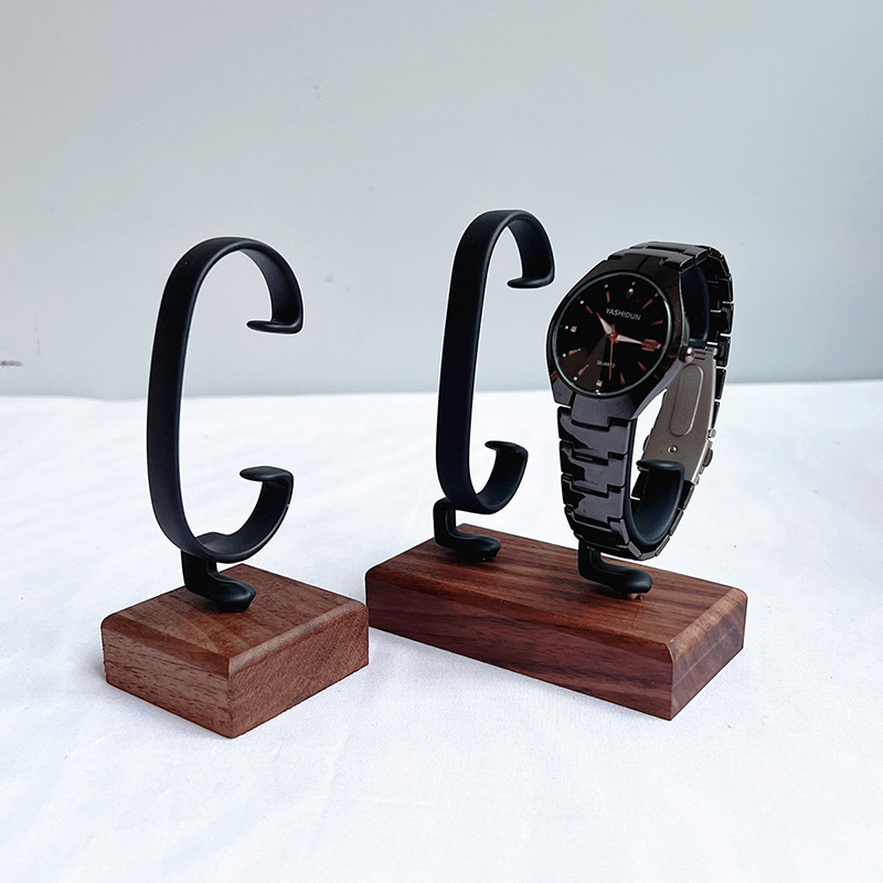 Wooden C-Shaped Watch Holder J - Jewelry And Watches Inc recensione e prezzo